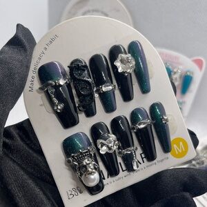 M size custom Elegant Black and Green Nail Art Set